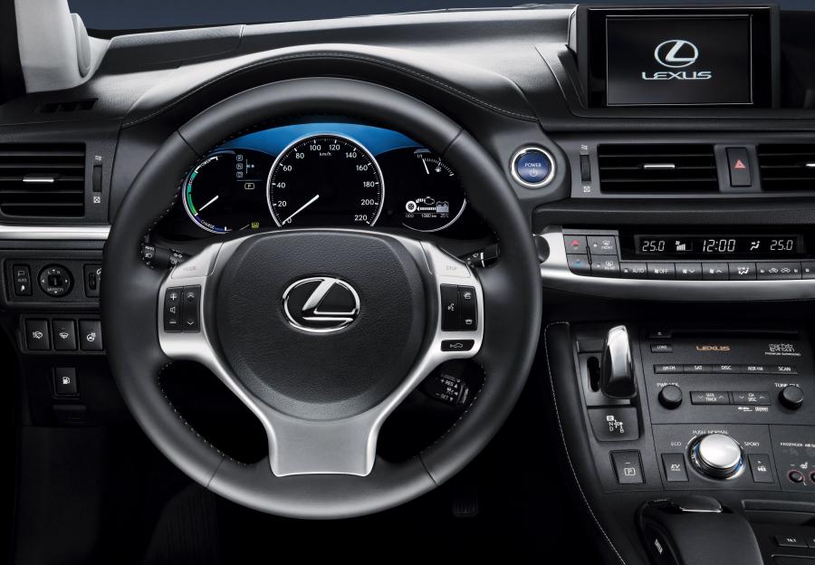  Lexus CT200h 2010 года  (фото 26 из 266)